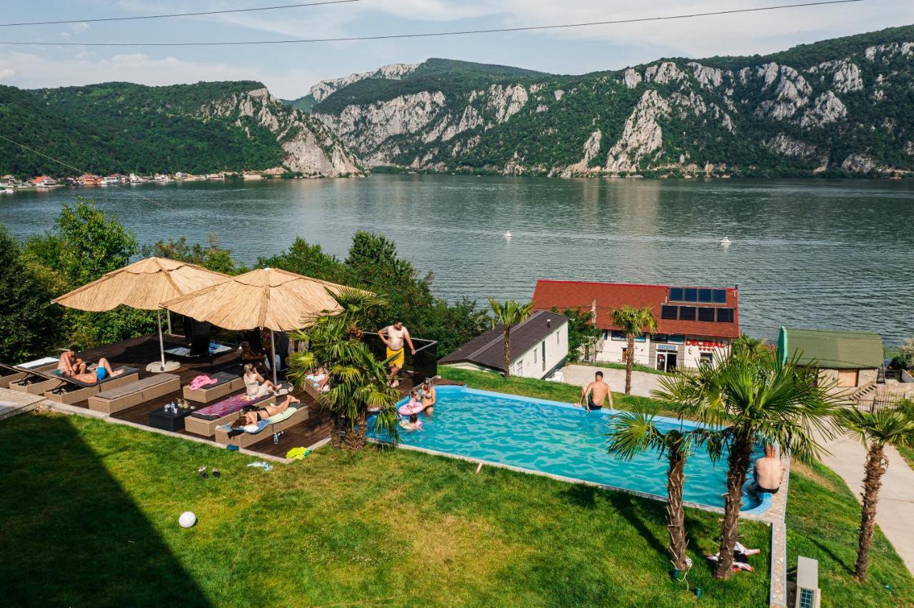 Rex Infinity View 4* Cazanele Dunarii Dubova Exteriör bild